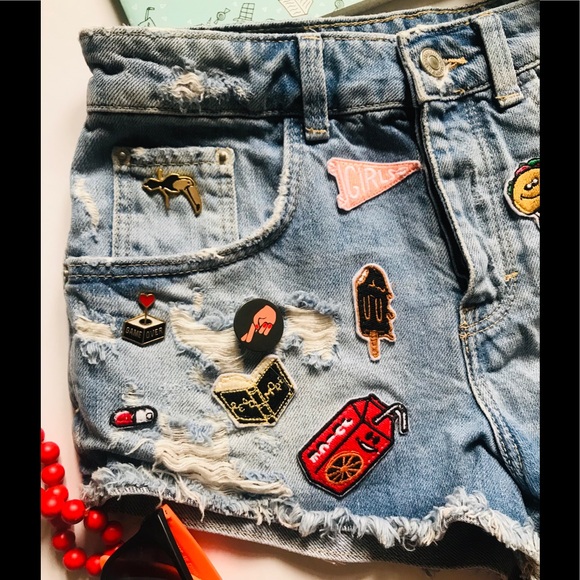 Zara Patch/Pin Distressed Cutoff Short Size 00 - Picture 3 of 8